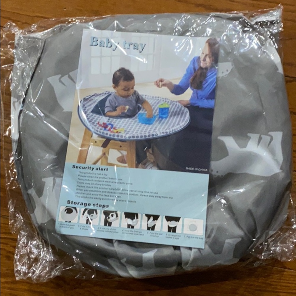 Dining out portable baby tray polar bear gray nwt